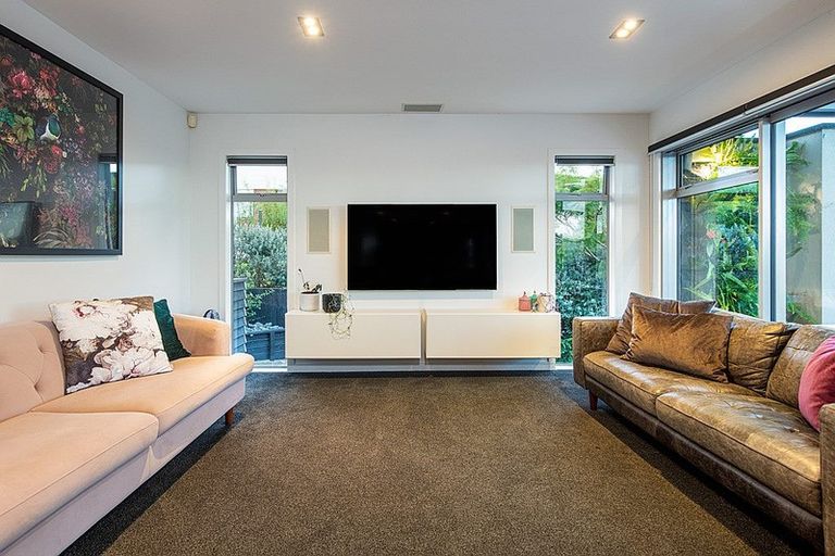 Photo of property in 19a Hyde Road, Rothesay Bay, Auckland, 0630