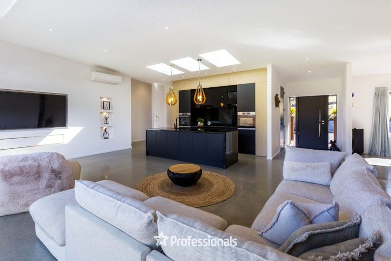 Photo of property in 49 Mount Marua Drive, Maymorn, Upper Hutt, 5018