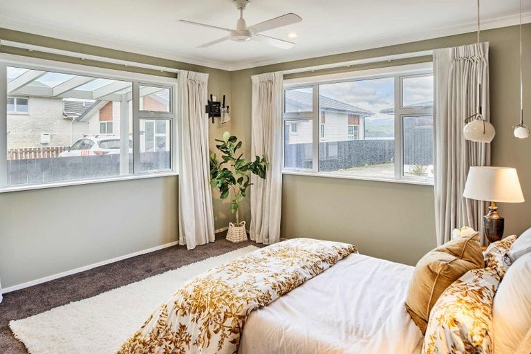 Photo of property in 14 Mana Esplanade, Paremata, Porirua, 5026
