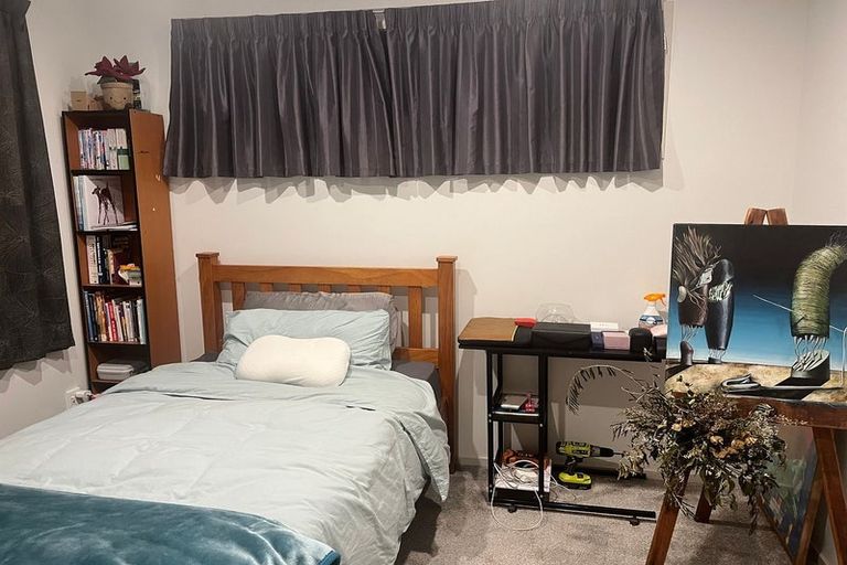 Photo of property in 36 Deverell Place, Northcross, Auckland, 0632