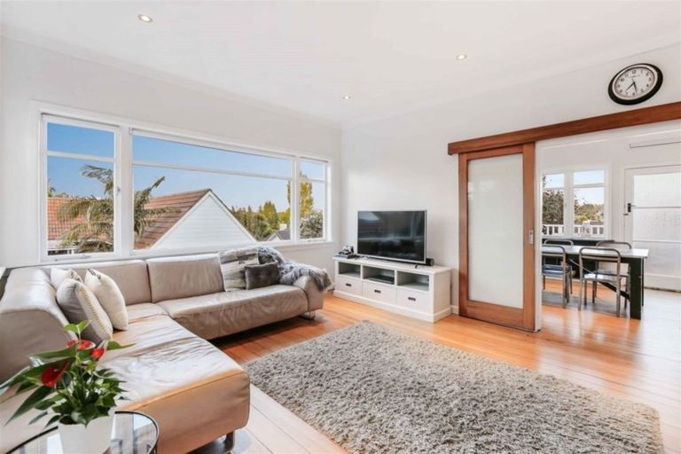 Photo of property in 2/5 Elderwood Lane, Belmont, Auckland, 0622