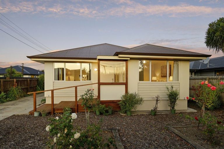 Photo of property in 74 Wilsons Road, Saint Martins, Christchurch, 8022