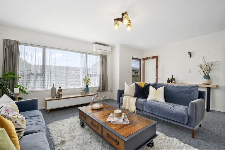 Photo of property in 2/31 Ti Nana Crescent, Henderson, Auckland, 0610