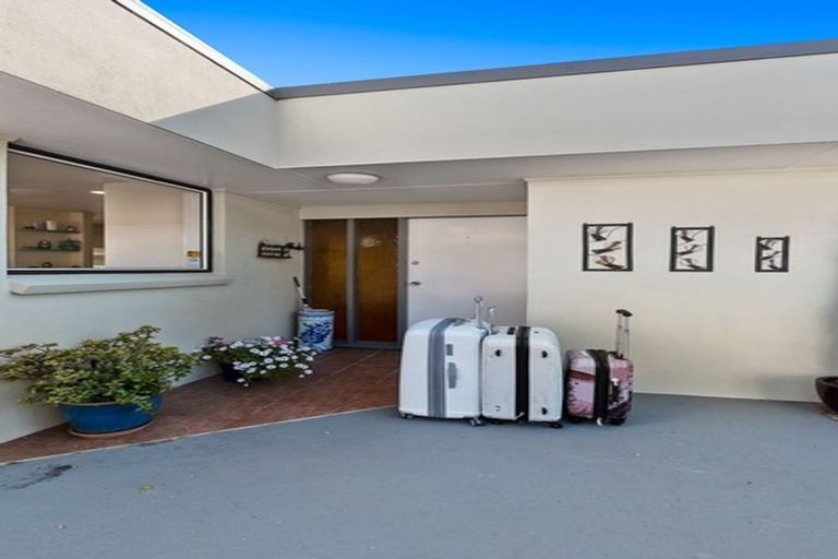 Photo of property in 92 Island Bay Road, Beach Haven, Auckland, 0626