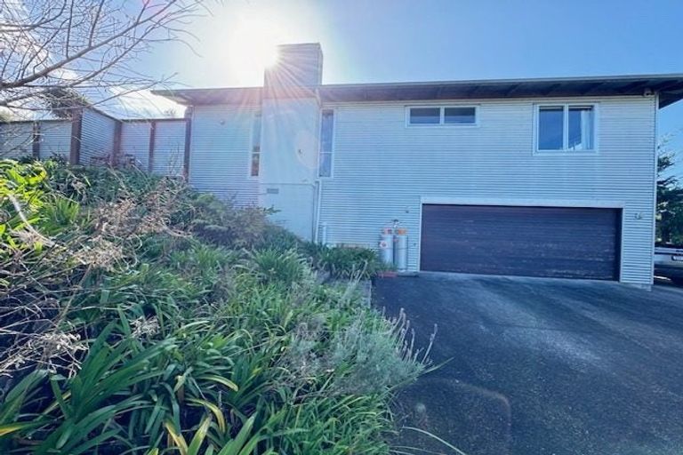Photo of property in 1 Olwyn Place, Greenhithe, Auckland, 0632