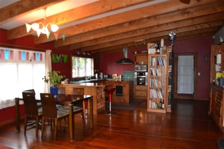 Photo of property in 26 Takiroa Street, Urenui, 4375