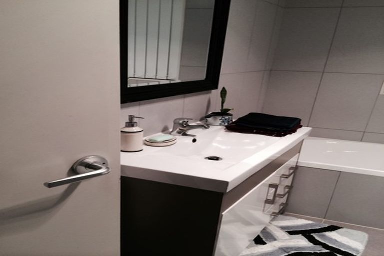 Photo of property in 80 South Kensington Way, Henderson, Auckland, 0612