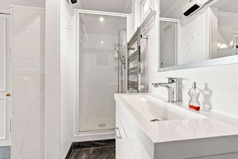 Photo of property in 199 Chelsea View Drive, Chatswood, Auckland, 0626