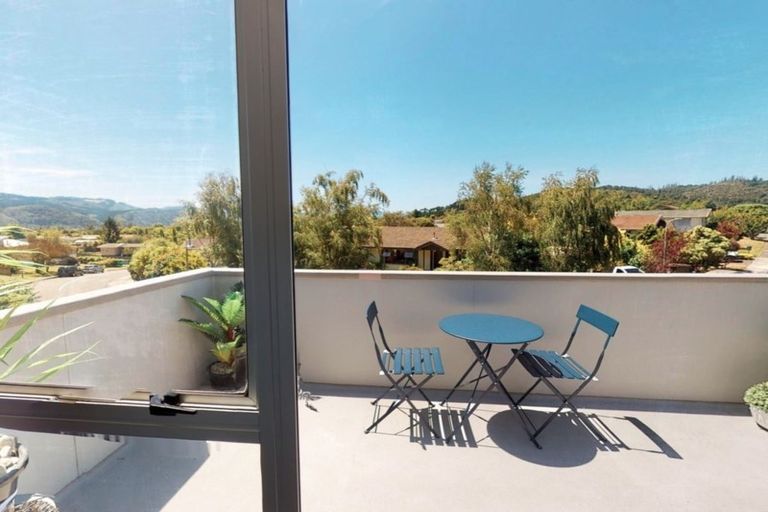 Photo of property in 77 Sunbrae Drive, Silverstream, Upper Hutt, 5019