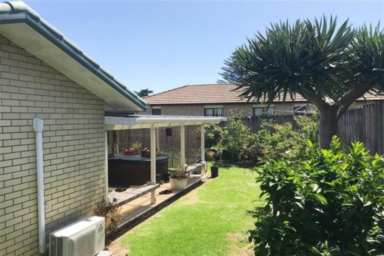 Photo of property in 5 Harobed Place, Weymouth, Auckland, 2103