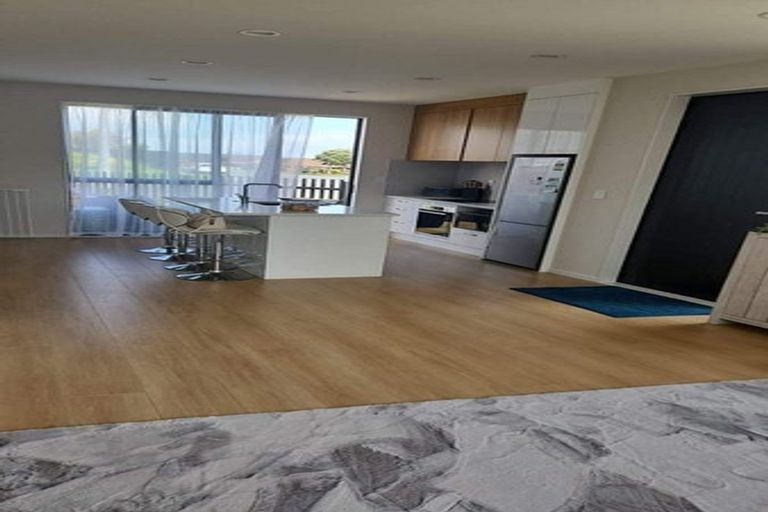 Photo of property in 117 Hutchinsons Road, Bucklands Beach, Auckland, 2014