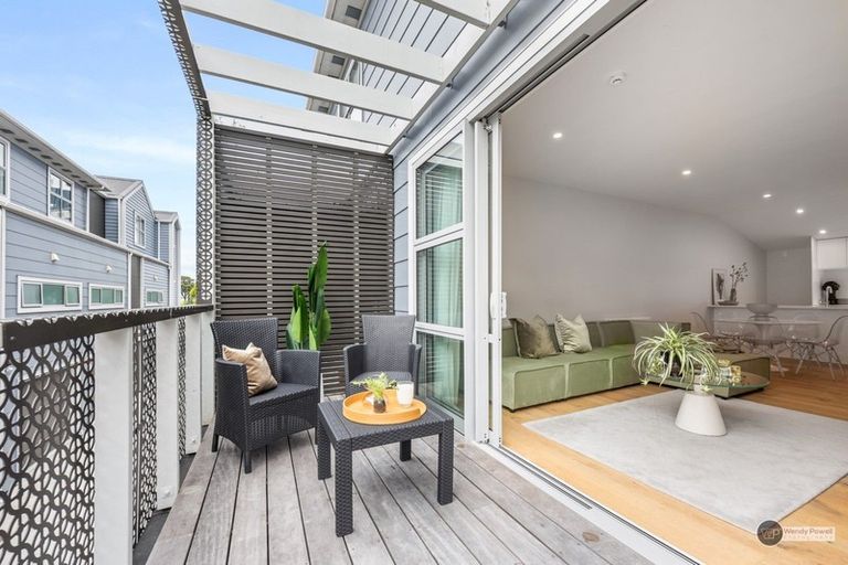 Photo of property in 5a Park Street, Thorndon, Wellington, 6011