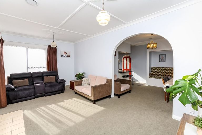 Photo of property in 63 Breakwater Road, Moturoa, New Plymouth, 4310