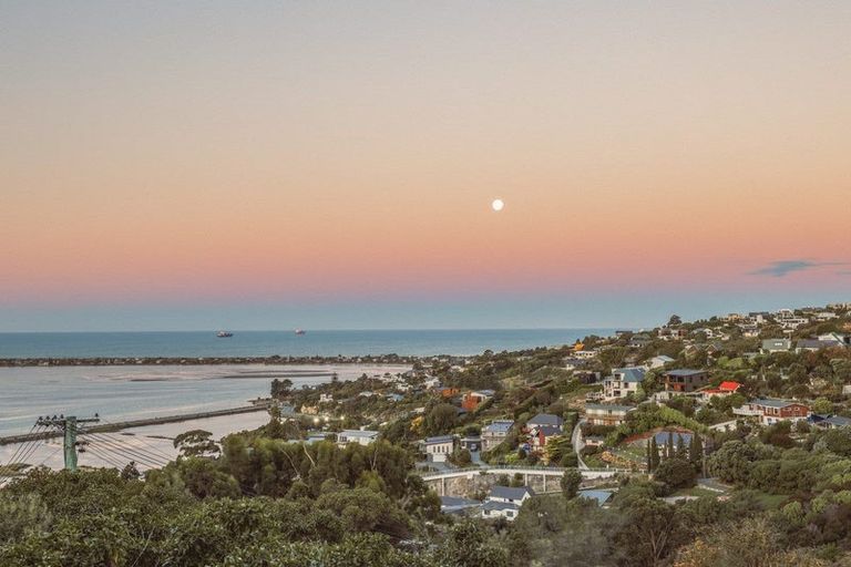 Photo of property in 94 Mount Pleasant Road, Mount Pleasant, Christchurch, 8081