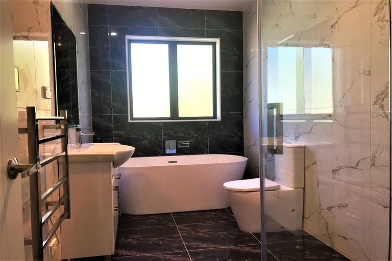 Photo of property in 10 Arataki Way, Glen Eden, Auckland, 0602