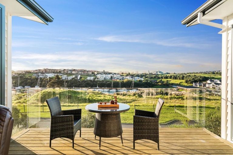Photo of property in 6 Resolution Drive, Gulf Harbour, Whangaparaoa, 0930