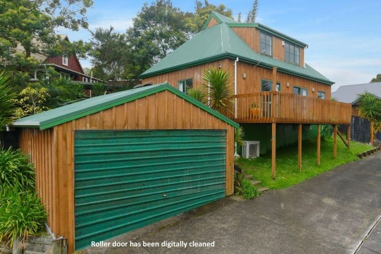 Photo of property in 5a Awaroa Road, Sunnyvale, Auckland, 0612