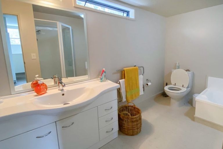 Photo of property in 632 Beach Road, Browns Bay, Auckland, 0630