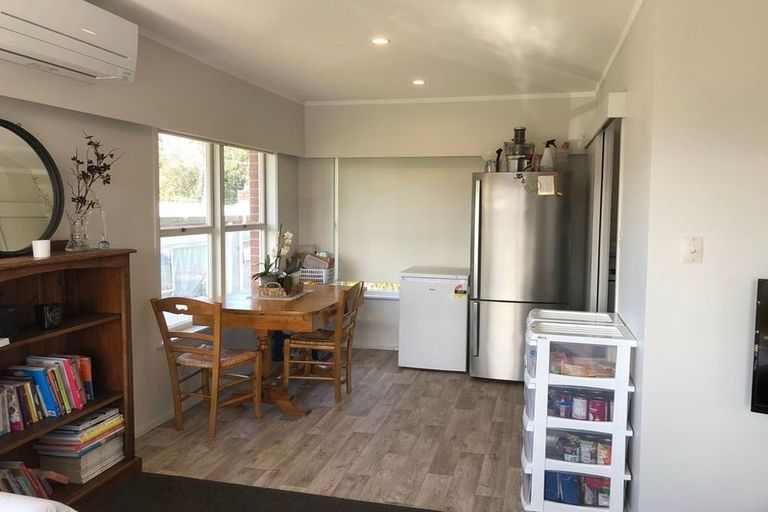 Photo of property in 2 Anne Road, Hillcrest, Auckland, 0627