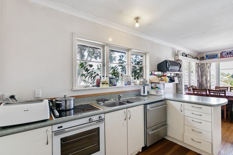 Photo of property in 2c Matipo Road, Te Atatu Peninsula, Auckland, 0610