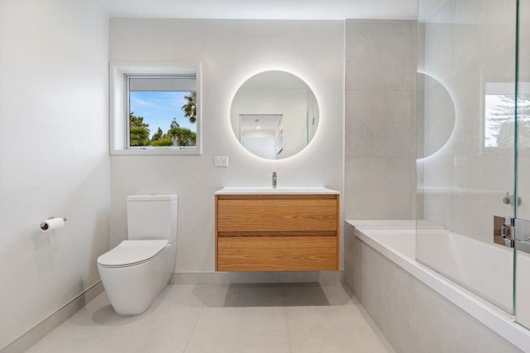 Photo of property in 21 Churchouse Road, Greenhithe, Auckland, 0632