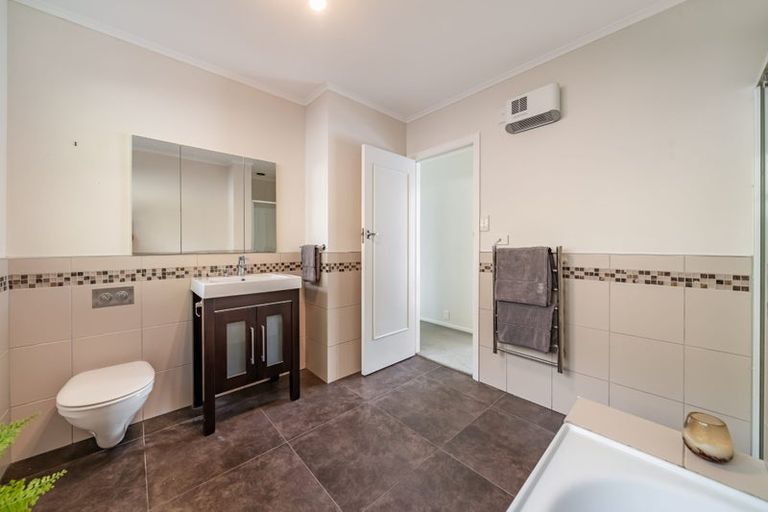 Photo of property in 17a Blue Mountains Road, Silverstream, Upper Hutt, 5019