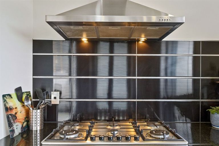 Photo of property in 1 Hollyford Place, Aotea, Porirua, 5024