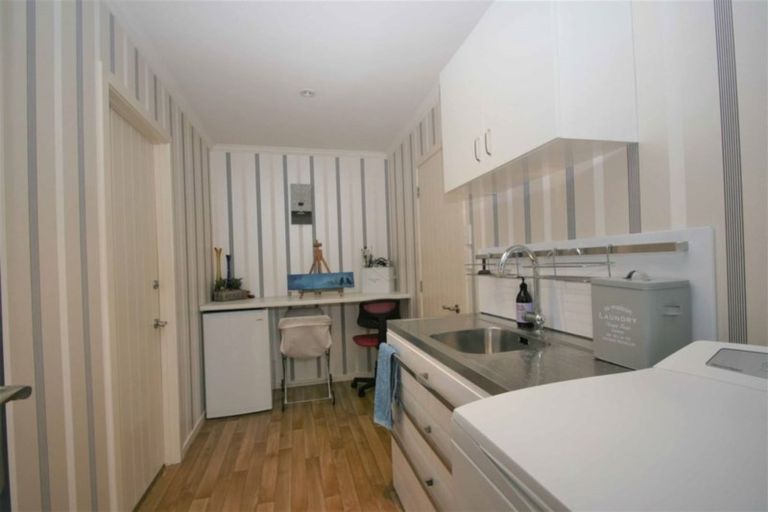 Photo of property in 16 Fowler Road, West Plains, Invercargill, 9874