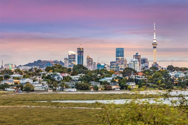 Photo of property in 3/25 Waitemata Road, Hauraki, Auckland, 0622