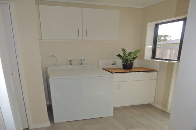 Photo of property in 7 Parfitt Place, Ngatea, 3503