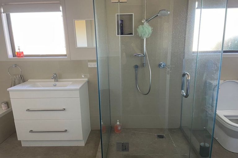 Photo of property in 2 Crispe Road, Clarks Beach, 2122