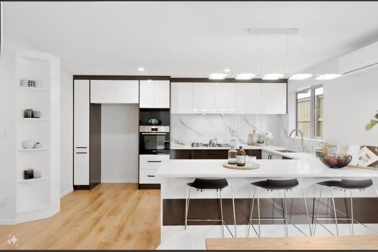 Photo of property in 513d West Coast Road, Glen Eden, Auckland, 0602