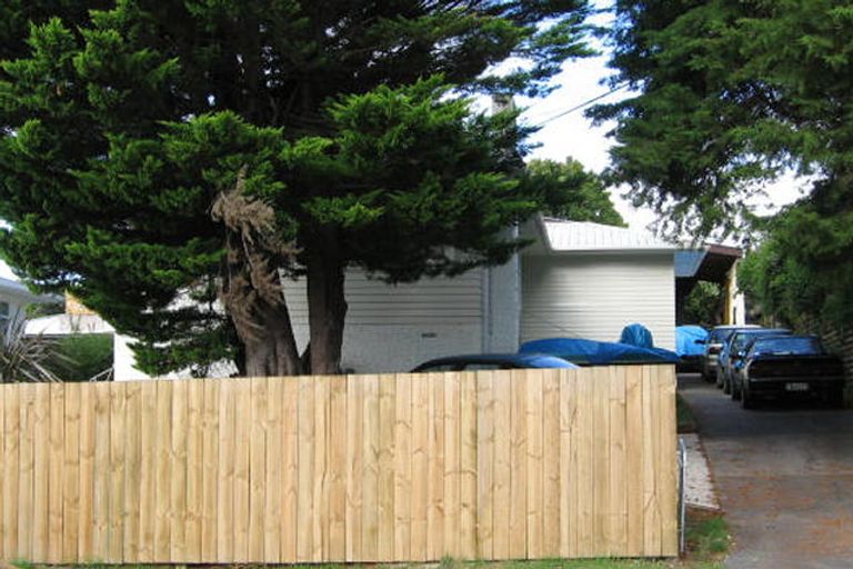 Photo of property in 27 Glen Marine Parade, Glendene, Auckland, 0602