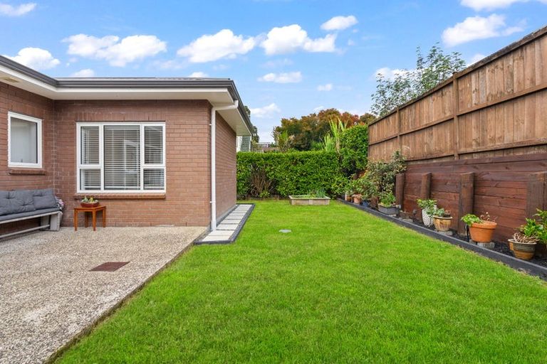 Photo of property in 1 Malbec Place, Huapai, Kumeu, 0810