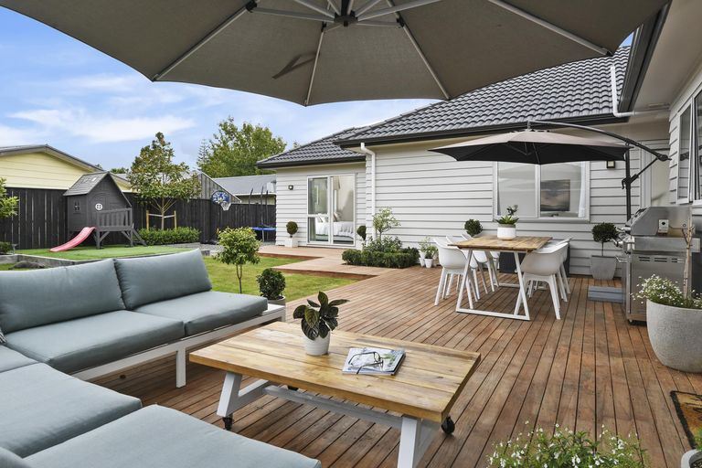 Photo of property in 12 Kahika Grove, Huapai, Kumeu, 0810