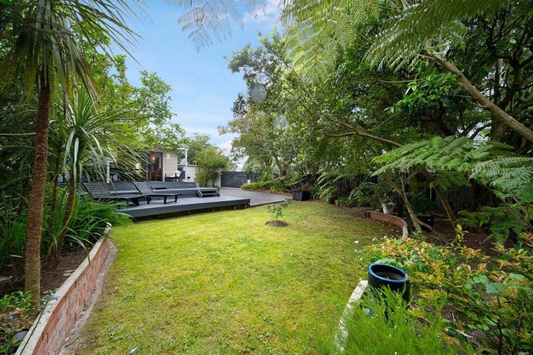 Photo of property in 2 Riserra Drive, Ranui, Auckland, 0612