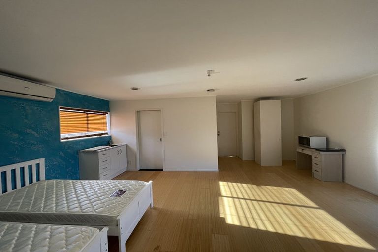 Photo of property in 1/143 Millhouse Drive, Golflands, Auckland, 2013