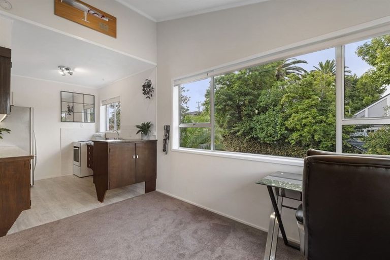 Photo of property in 1/290 Glenfield Road, Glenfield, Auckland, 0629
