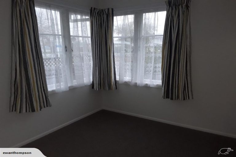 Photo of property in 2 Hereford Street, Te Atatu Peninsula, Auckland, 0610