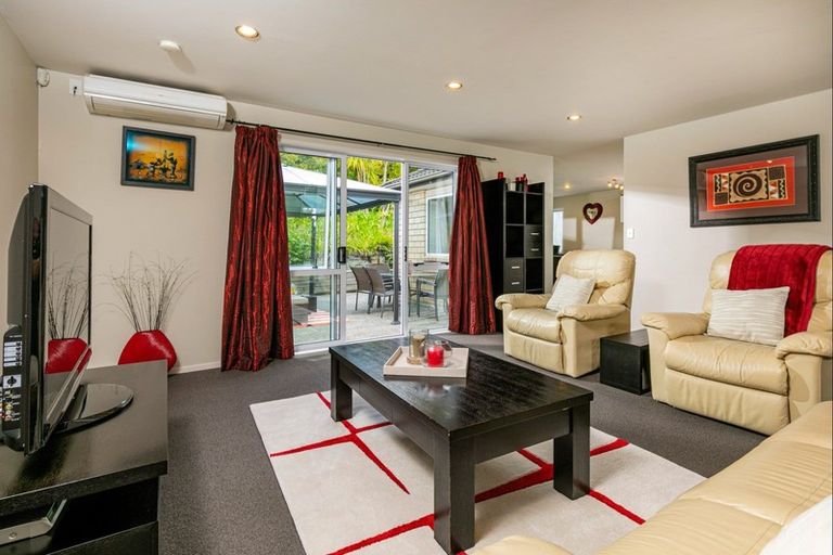 Photo of property in 39 Northbrook Close, Greenhithe, Auckland, 0632