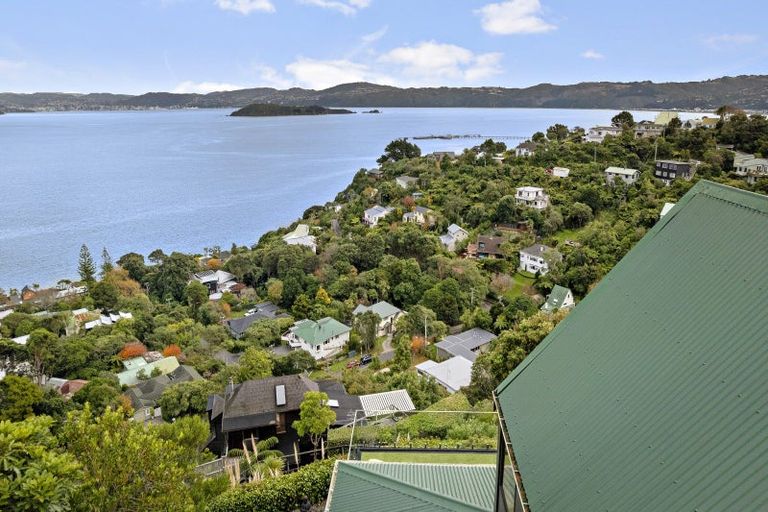 Photo of property in 14 Latham Road, York Bay, Lower Hutt, 5013