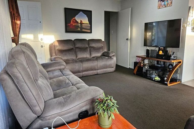 Photo of property in 19a Crystal Avenue, Glendene, Auckland, 0602