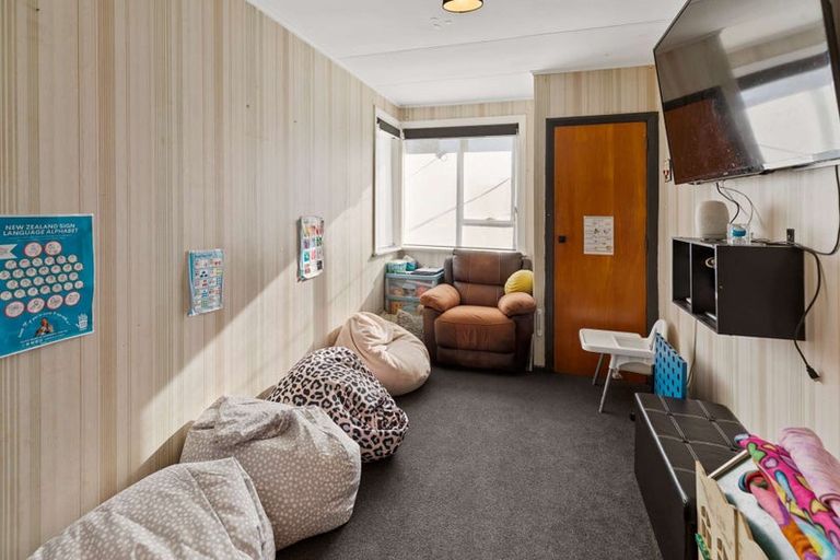 Photo of property in 18 Endeavour Street, Marfell, New Plymouth, 4310