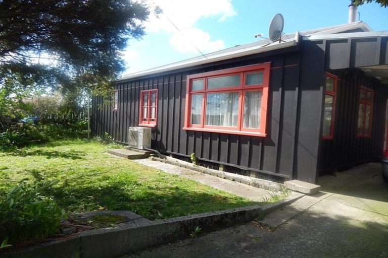 Photo of property in 15 Romilly Street, Westport, 7825