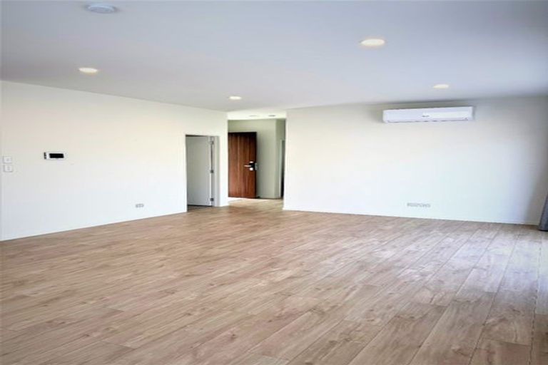 Photo of property in 12 William Calvert Drive, Swanson, Auckland, 0614