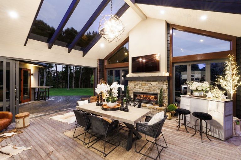 Photo of property in 7 Titirangi Drive, Fitzherbert, Palmerston North, 4471