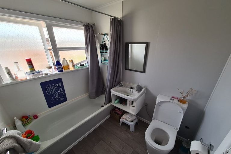 Photo of property in 20a Parera Grove, Heretaunga, Upper Hutt, 5018