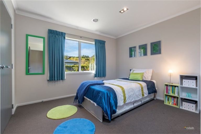 Photo of property in 14 Jade Crescent, Timberlea, Upper Hutt, 5018