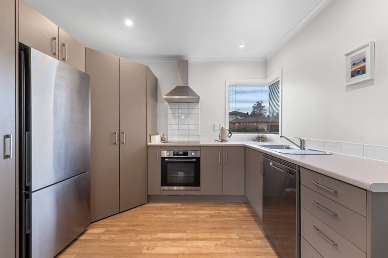 Photo of property in 16/64 Kawaha Point Road, Kawaha Point, Rotorua, 3010