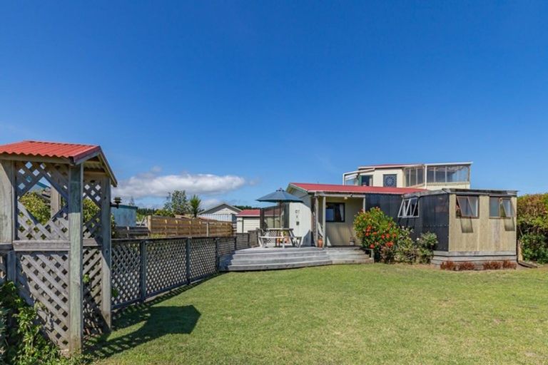 Photo of property in 5 Takitimu Street, Waitarere Beach, Levin, 5510